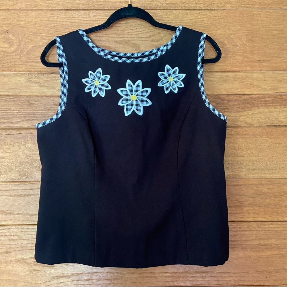 Vintage button back gingham daisy embroidered tank top